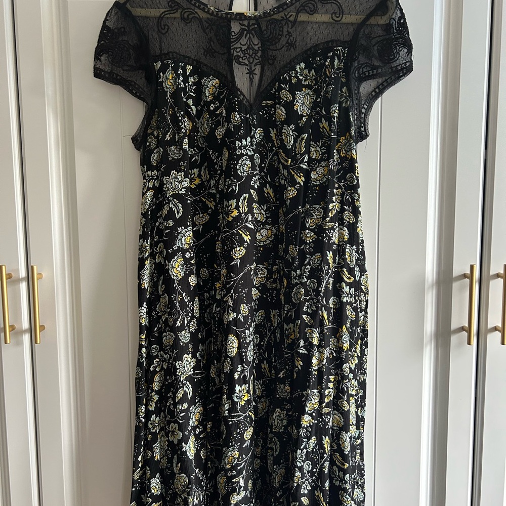 Elegant Black Floral and Lace Dress